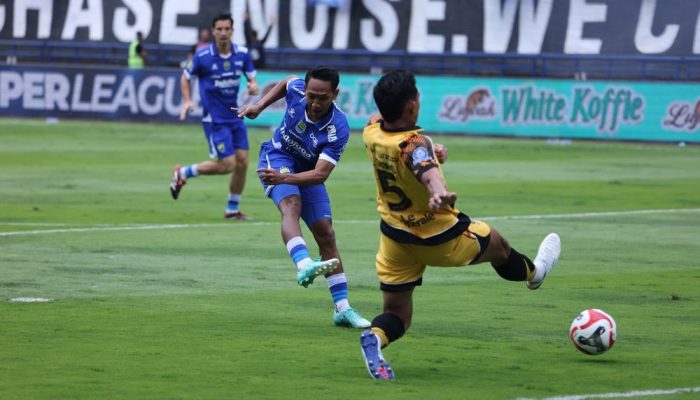 PERSIB Ungguli Persija Cetak Gol 1-0 di Babak Pertama Pertandingan