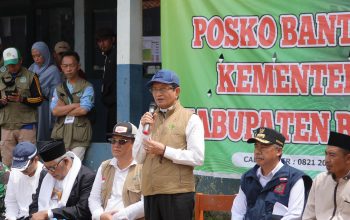 Menag Salurkan Bantuan Rp596 Juta untuk Madrasah, Guru, dan Siswa Terdampak Longsor Cisarua