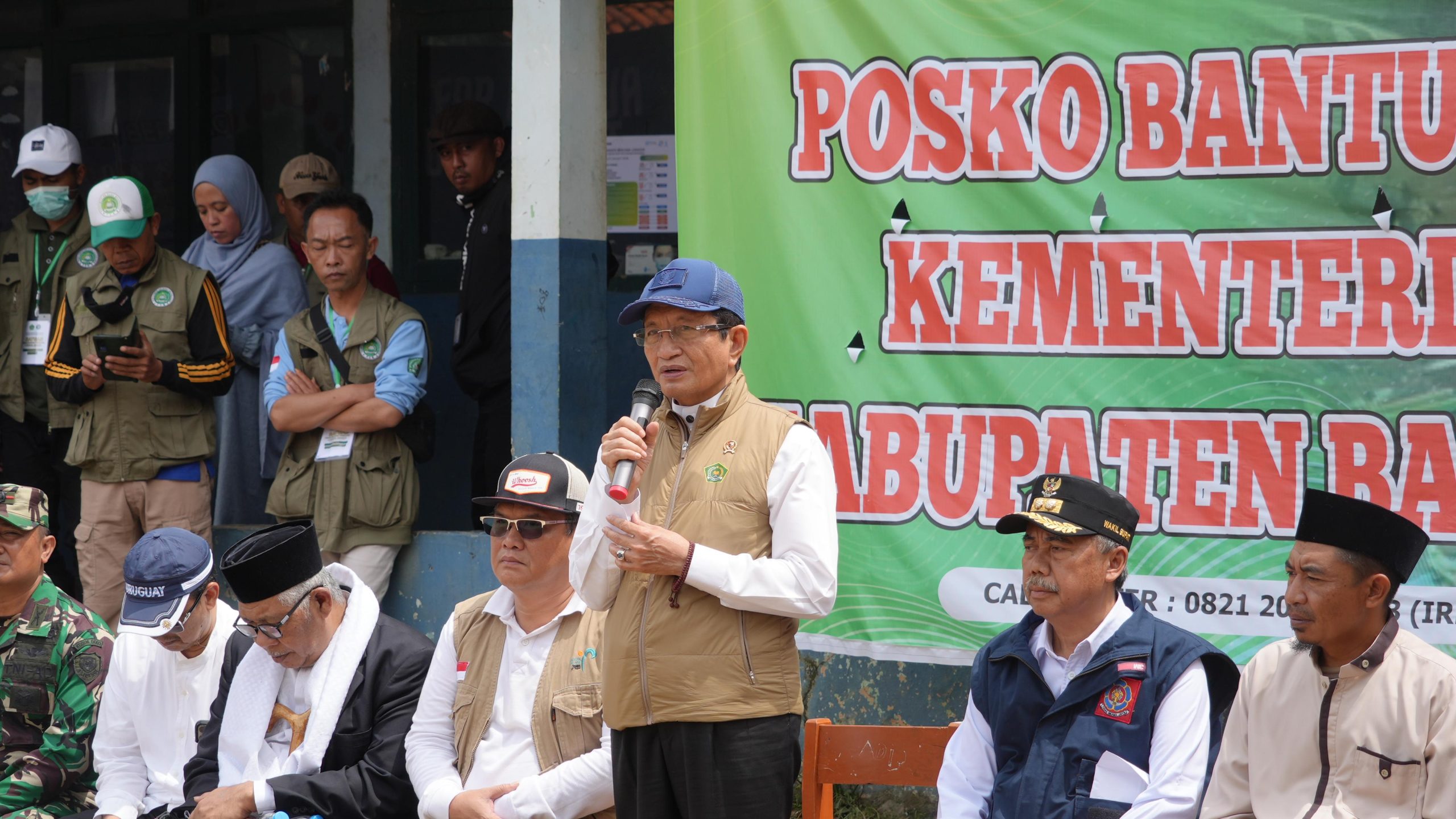 Menag Salurkan Bantuan Rp596 Juta untuk Madrasah, Guru, dan Siswa Terdampak Longsor Cisarua