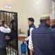 Angota Polres Lampung Utara Bagikan Takjil Untuk Tahanan, Wujud Kepedulian Di Bulan Ramadhan