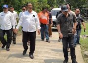 Tinjau Lokasi PISEW di Desa Larangan, Daniel Mutaqien Tegaskan Komitmen Bangun Infrastruktur Desa