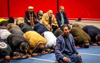 Mengerjakan Shalat Sunnah Sambil Duduk, Bolehkah?