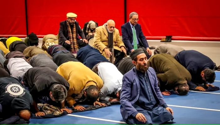 Mengerjakan Shalat Sunnah Sambil Duduk, Bolehkah?