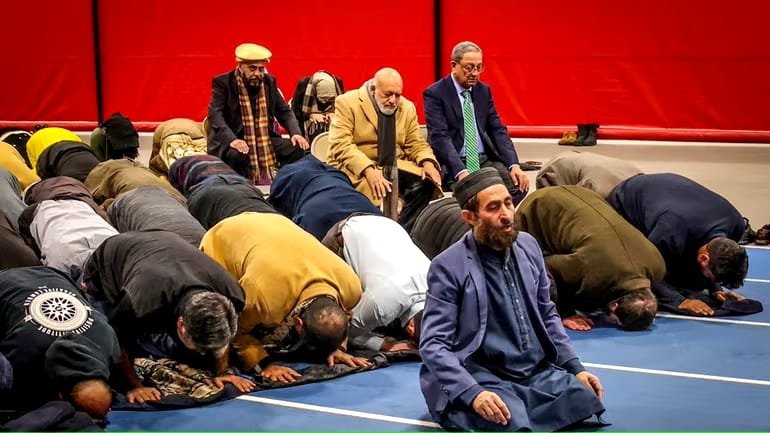 Mengerjakan Shalat Sunnah Sambil Duduk, Bolehkah?