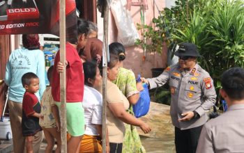 Kepedulian Sosok Irjen Pol Asep Edi Suheri ke Warga Korban Banjir Salurkan Bantuan Sembako