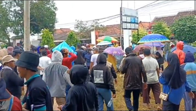 Warga desa Rancahan Desak Kuwu Mundur Terkait Dugaan Asusila Perangkat Desa