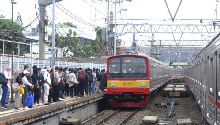 Kepastian Rencana Perpanjangan Rute KRL hingga Karawang Dipertanyakan