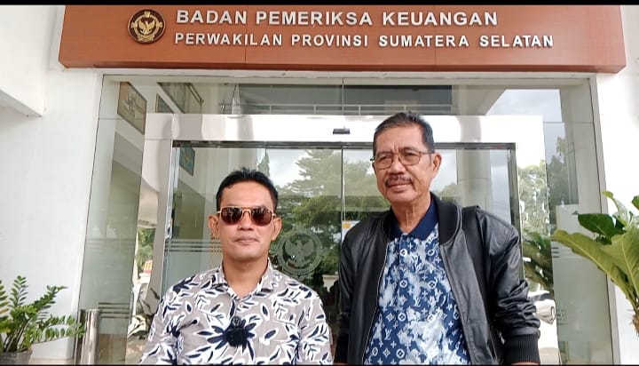 LSM PST Datangi Kantor BPK Sumsel Terkait Dugaan Korupsi Atas 15 Paket Proyek Pembangunan Gapura di Muara Enim