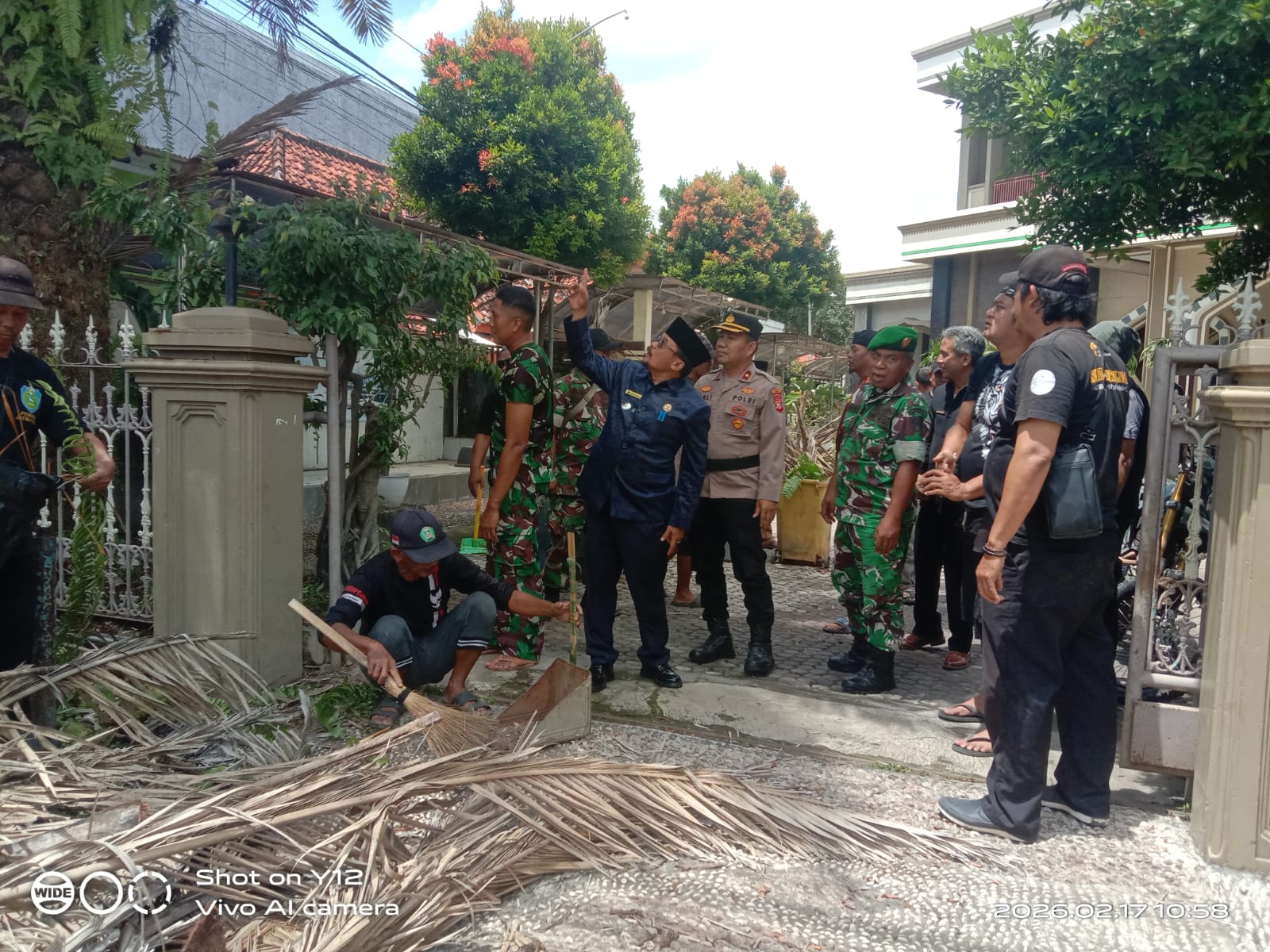 Sambut Ramadhan 1447 H, Kuwu Jatibarang Bersama Tiga Pilar Gelar Kerja Bakti di Masjid Jami Nurul Huda