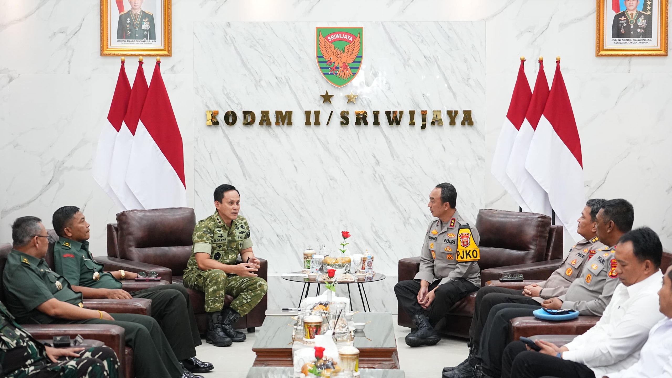 Pererat Sinergitas TNI-Polri Kapolda Sumsel Kunjungi Makodam II Sriwijaya