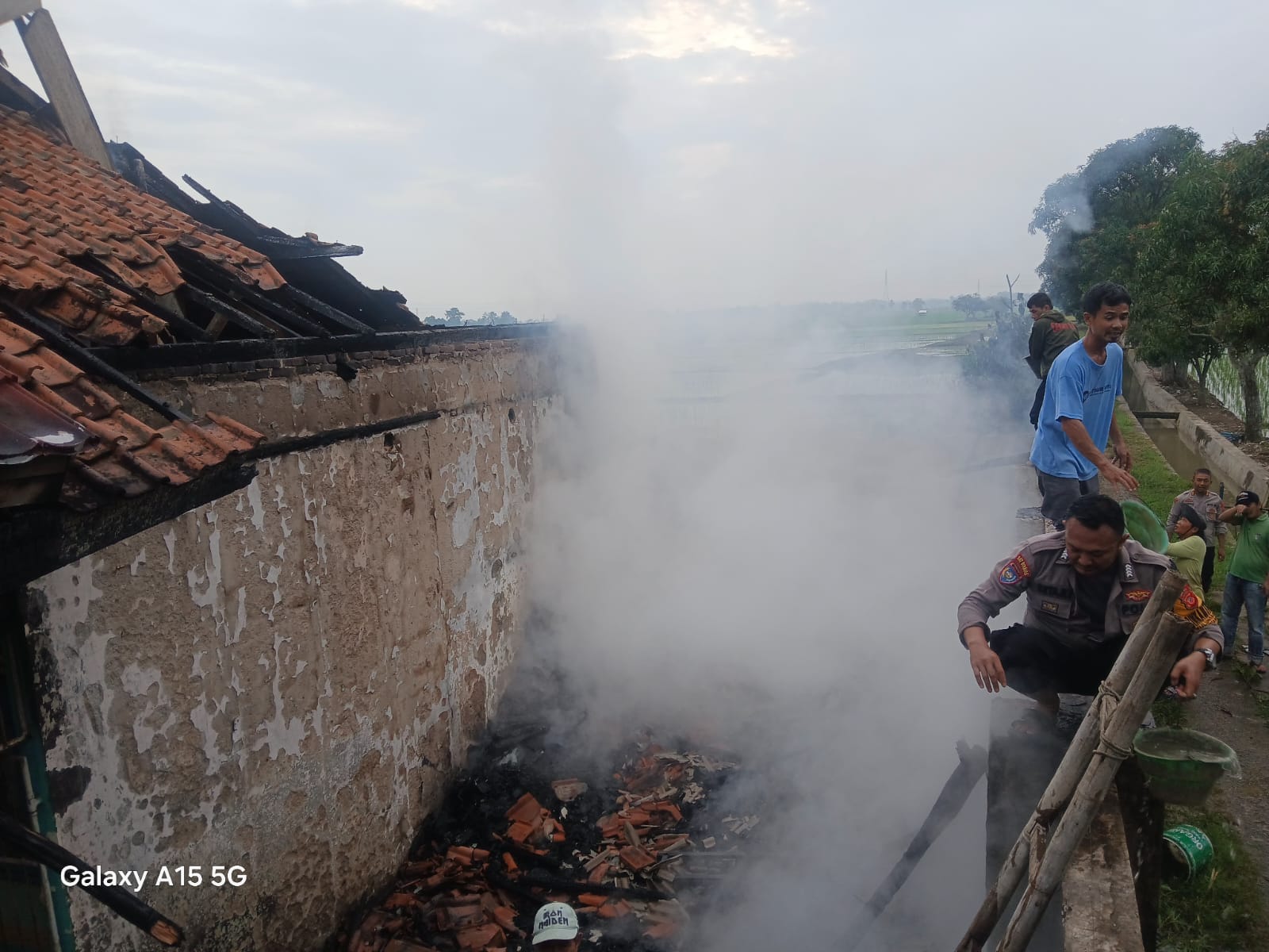 Gudang SMPN 1 Kertasemaya Indramayu Terbakar, Kerugian Capai Rp20 Juta