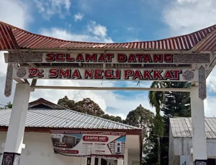 Skandal Dana BOS di SMAN 1 Pakkat Menguat, Kepala Sekolah Bungkam dan Diduga Sengaja Menghindari Konfirmasi Publik