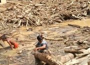 Warga Lopian Dipaksa Bersihkan Parit Sendiri, Diduga Alat Berat Pemkab Tapanuli Tengah Hanya Angkut Kayu “Cantik” untuk Bisnis