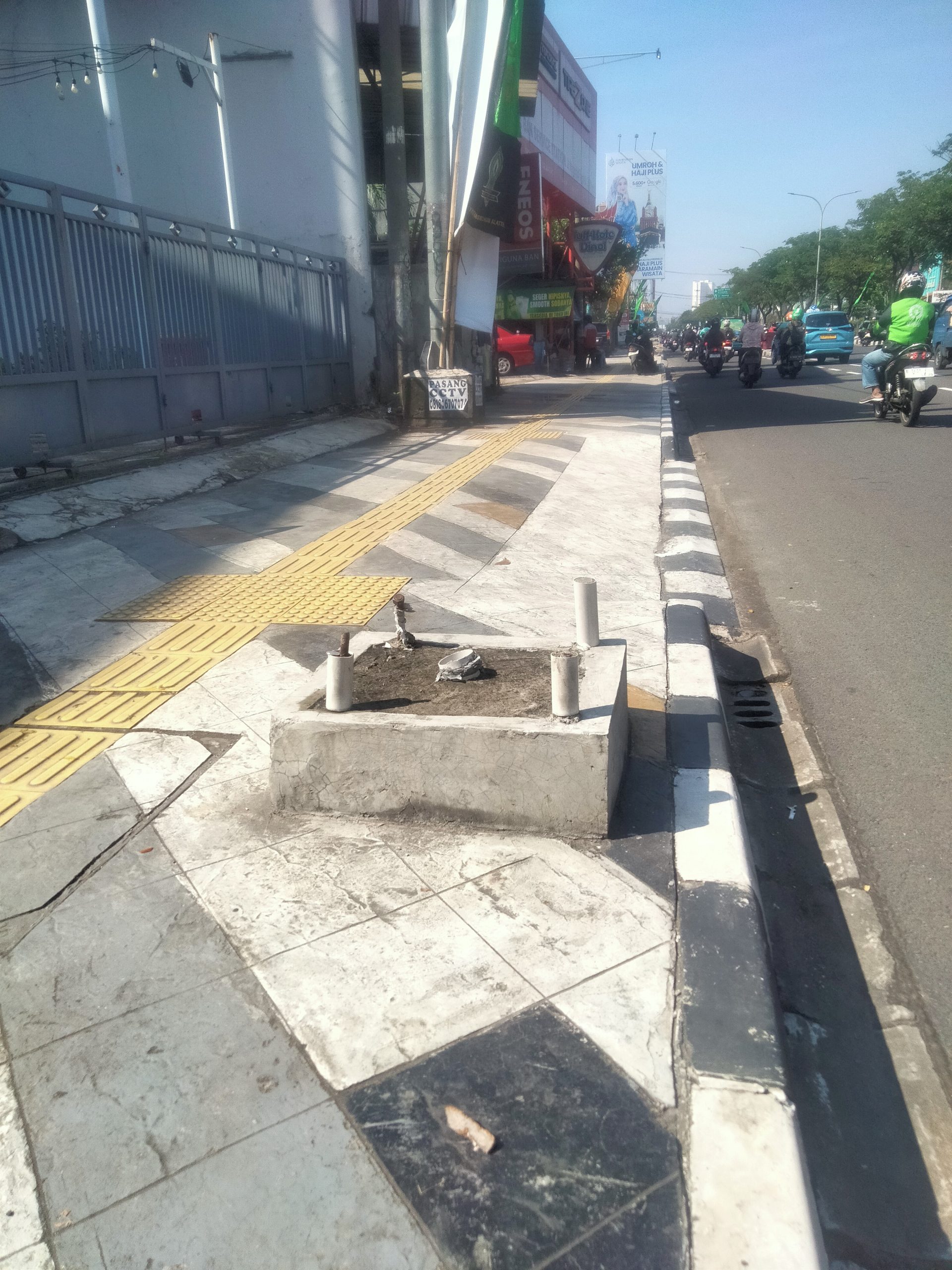 Tahun 2026, Penampakan Proyek Coran Pondasi Tiang Lampu Etnik Hias Di Margonda Depok Belum Rampung