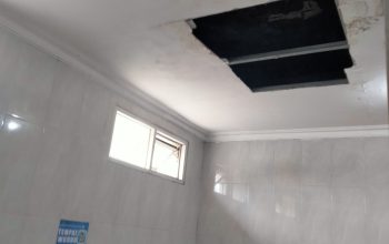 Kondisi Gedung Satpas SIM Daan Mogot Memperhatikan, Terlihat Atap Plafon Bolong dan Wastafel di Toilet Pria Rusak