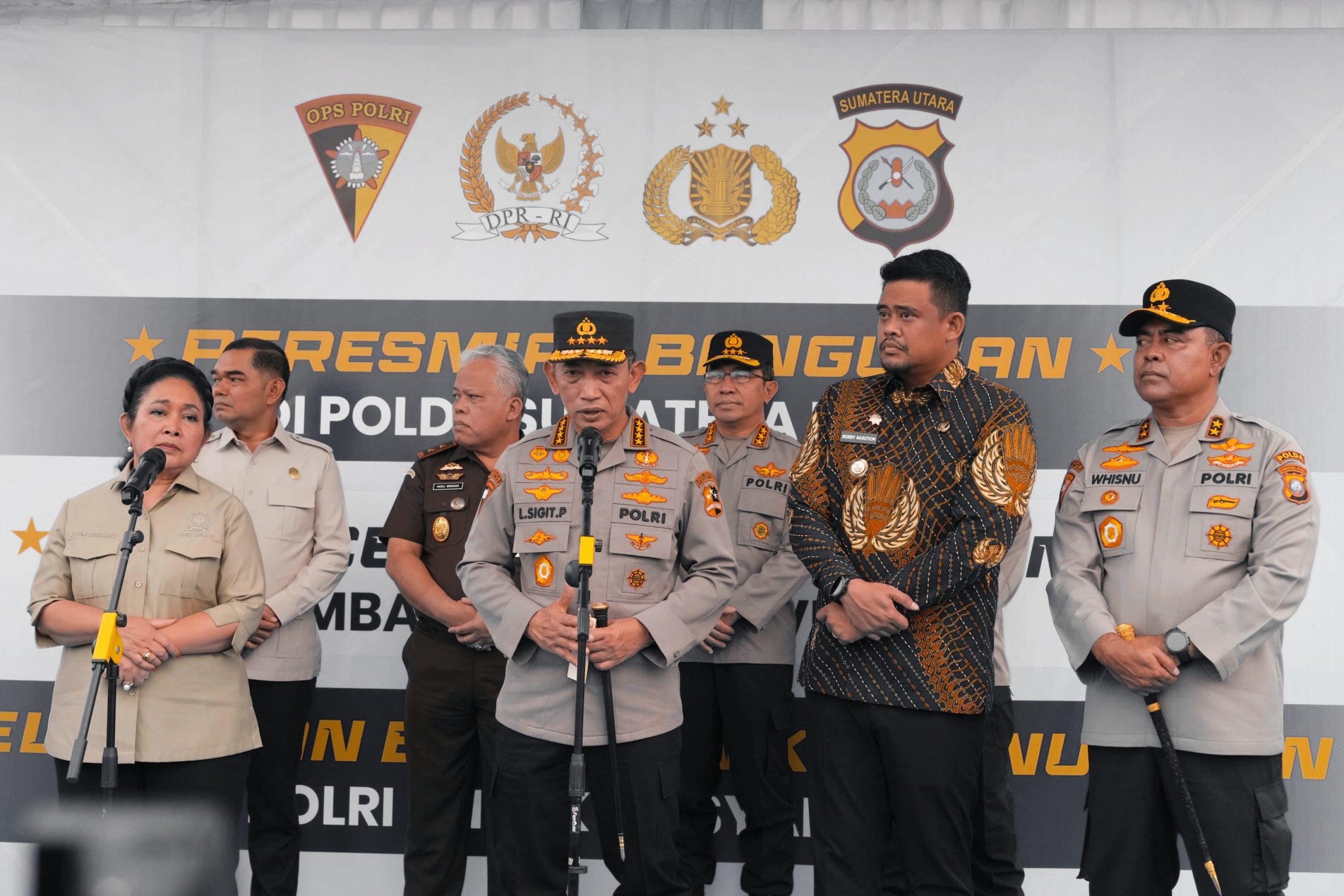 Lepas 22 Kontainer, Kapolri Pastikan Bantuan Terdistribusi Merata hingga Wilayah Terdampak Terpencil