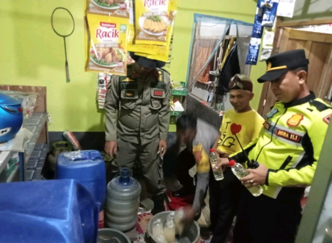 Polsek Juntinyuat Sita 123 Botol Miras Ilegal dalam Ops Pekat Jelang Ramadhan 1447 H