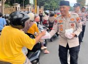Polres Bondowoso Tebar Kebaikan berbagi takjil kepada masyarakat