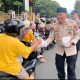 Polres Bondowoso Tebar Kebaikan berbagi takjil kepada masyarakat