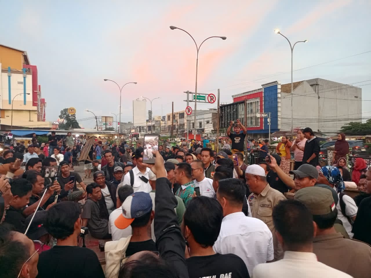 Pasar Tumpah Cikarang Direlokasi, Plt Bupati : Aktivitas akan Lebih Tertib dan Aman dari Pungli