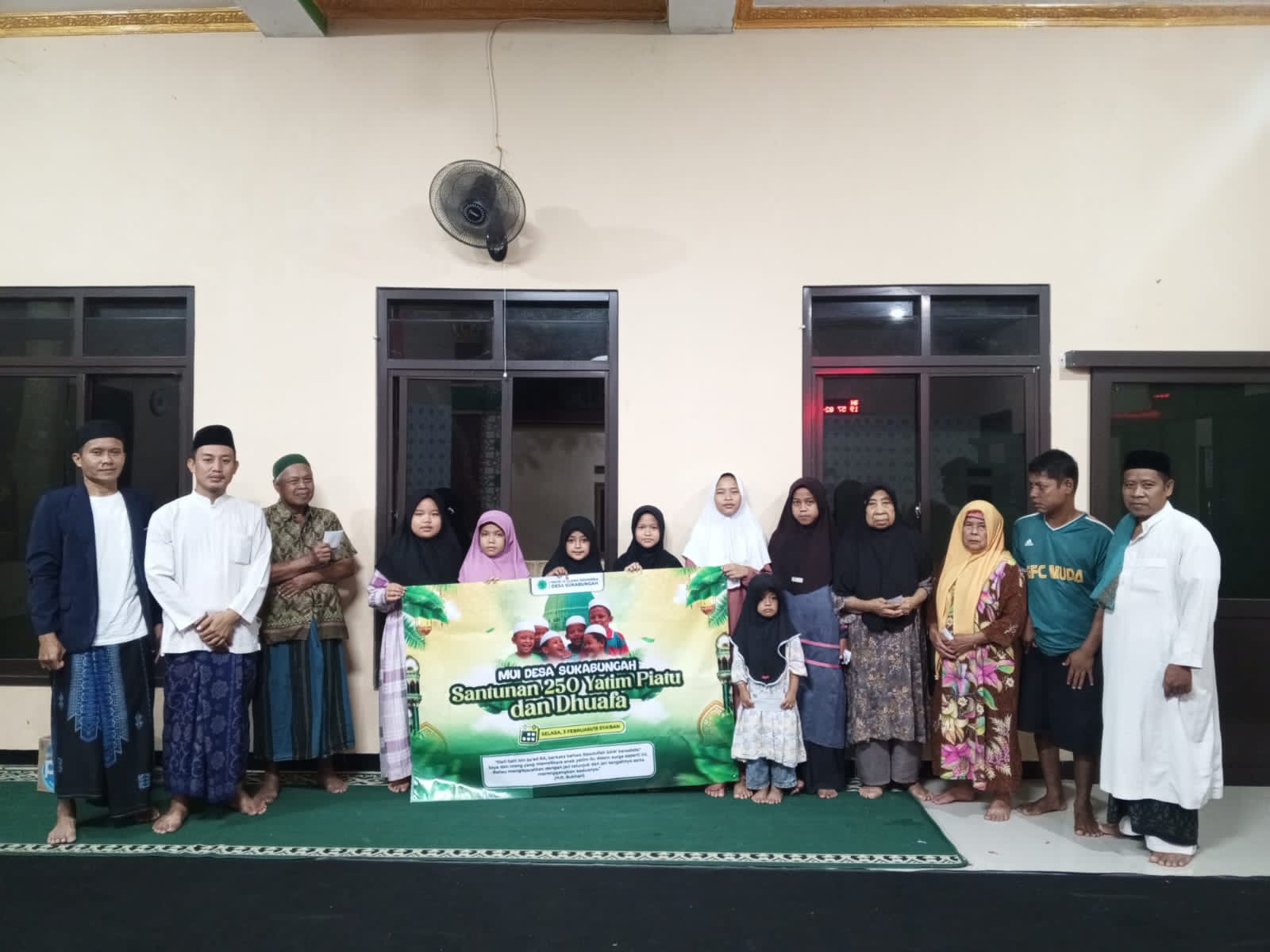 ‎MUI Desa Sukabungah Hidupkan Malam Nisfu Syaban dengan Berbagi Santunan