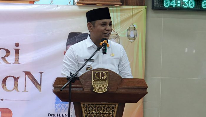 Momen Safari Ramadan Plt Bupati Bekasi di Sukatani, Warga Sampaikan Aspirasi Soal Banjir dan Kemacetan Jalan Raya 