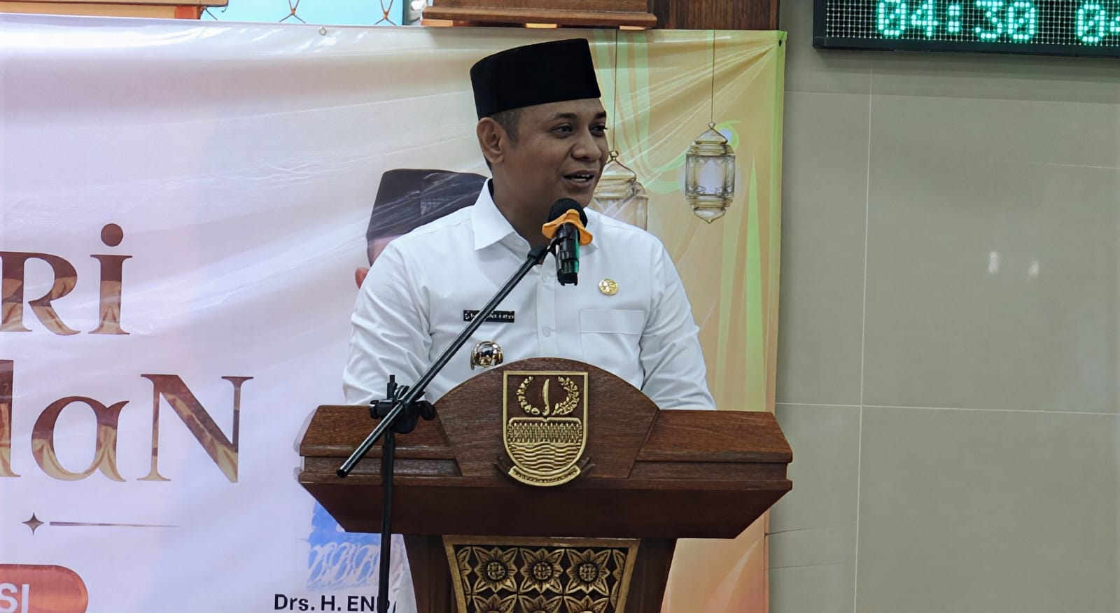 Momen Safari Ramadan Plt Bupati Bekasi di Sukatani, Warga Sampaikan Aspirasi Soal Banjir dan Kemacetan Jalan Raya 