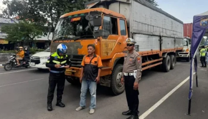 Satlantas Polri Beri Teguran Tertulis untuk Truk yang Bandel Selama Operasi Ketupat