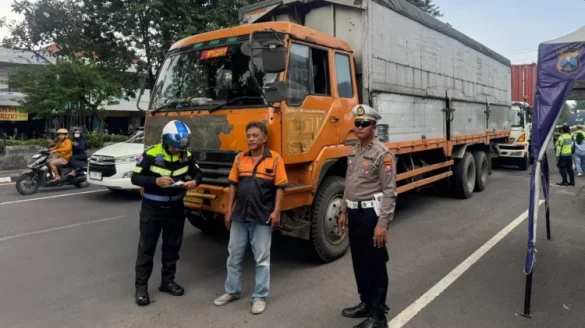 Satlantas Polri Beri Teguran Tertulis untuk Truk yang Bandel Selama Operasi Ketupat