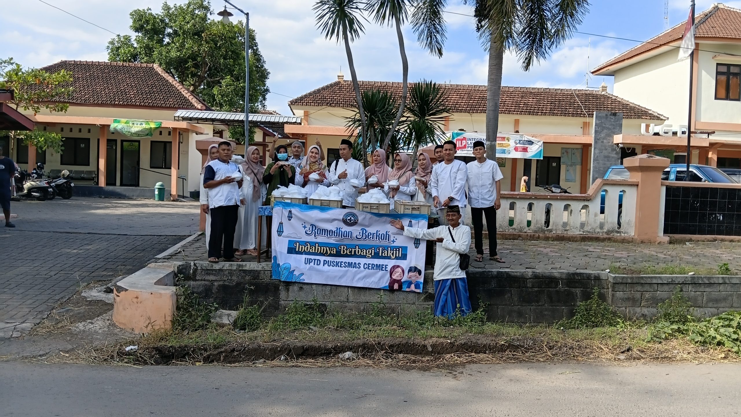 Ramadan Berkah: UPTD Puskesmas Cermee Berbagi Takjil dan Santunan Anak Yatim