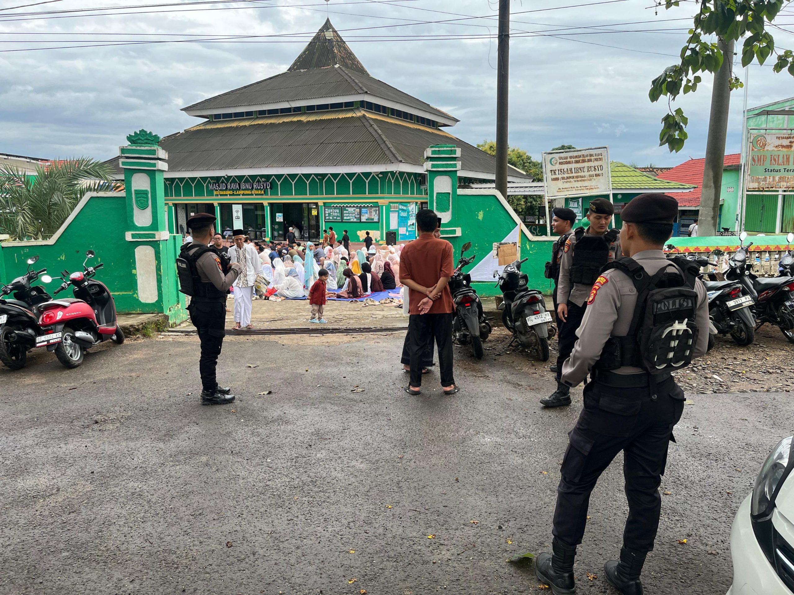 Bentuk Pelayanan Polri, Polres Lampung Utara Sholat Idulfitri 1447 H Di b Titik