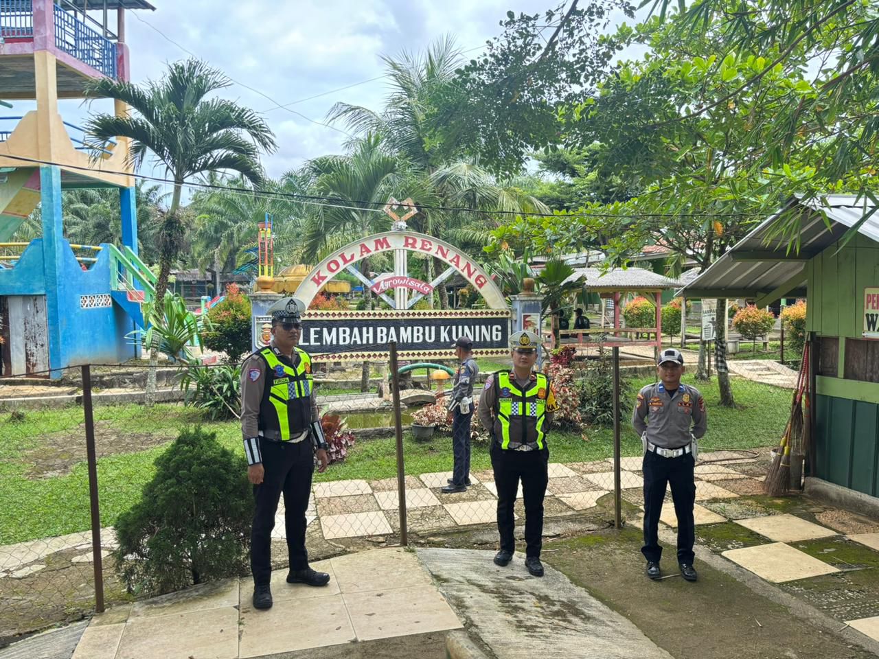 Patroli Wisata ,Personel Posyan OPS Ketupat Krakatau 2026 Kelapa Tujuh Pastikan Kamtibmas Tetap kondusif