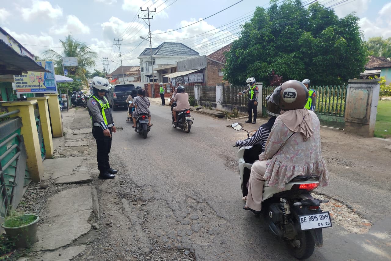 Satgas Kamseltibcar Lantas OPS Ketupat Krakatau 2026 Polres Lampung Utara Intensifkan Pengamanan Jalur Aktivitas Masyarakat
