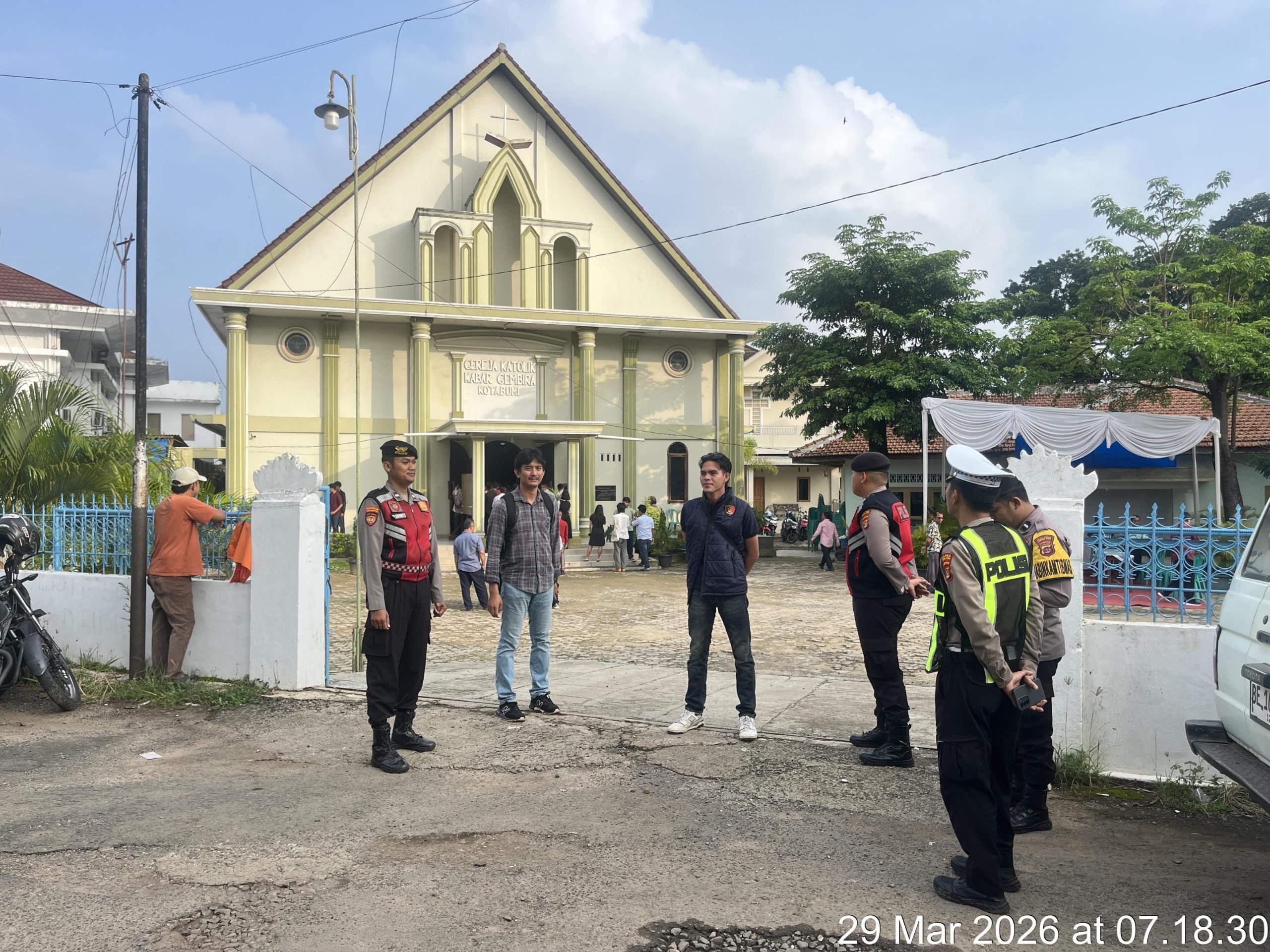Polisi Amankan Perayaan Palma, Di Kotabumi Ibadah Berjalan Lancar Dan Aman