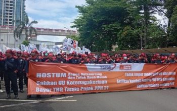 Aksi Demo FSPMI dan Partai Buruh di Kemenaker Serukan Tolak Impor Pick Up, Tuntut THR Tanpa Pajak hingga Serukan Stop Perang Iran–AS–Israel