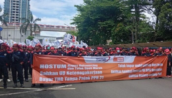 Aksi Demo FSPMI dan Partai Buruh di Kemenaker Serukan Tolak Impor Pick Up, Tuntut THR Tanpa Pajak hingga Serukan Stop Perang Iran–AS–Israel
