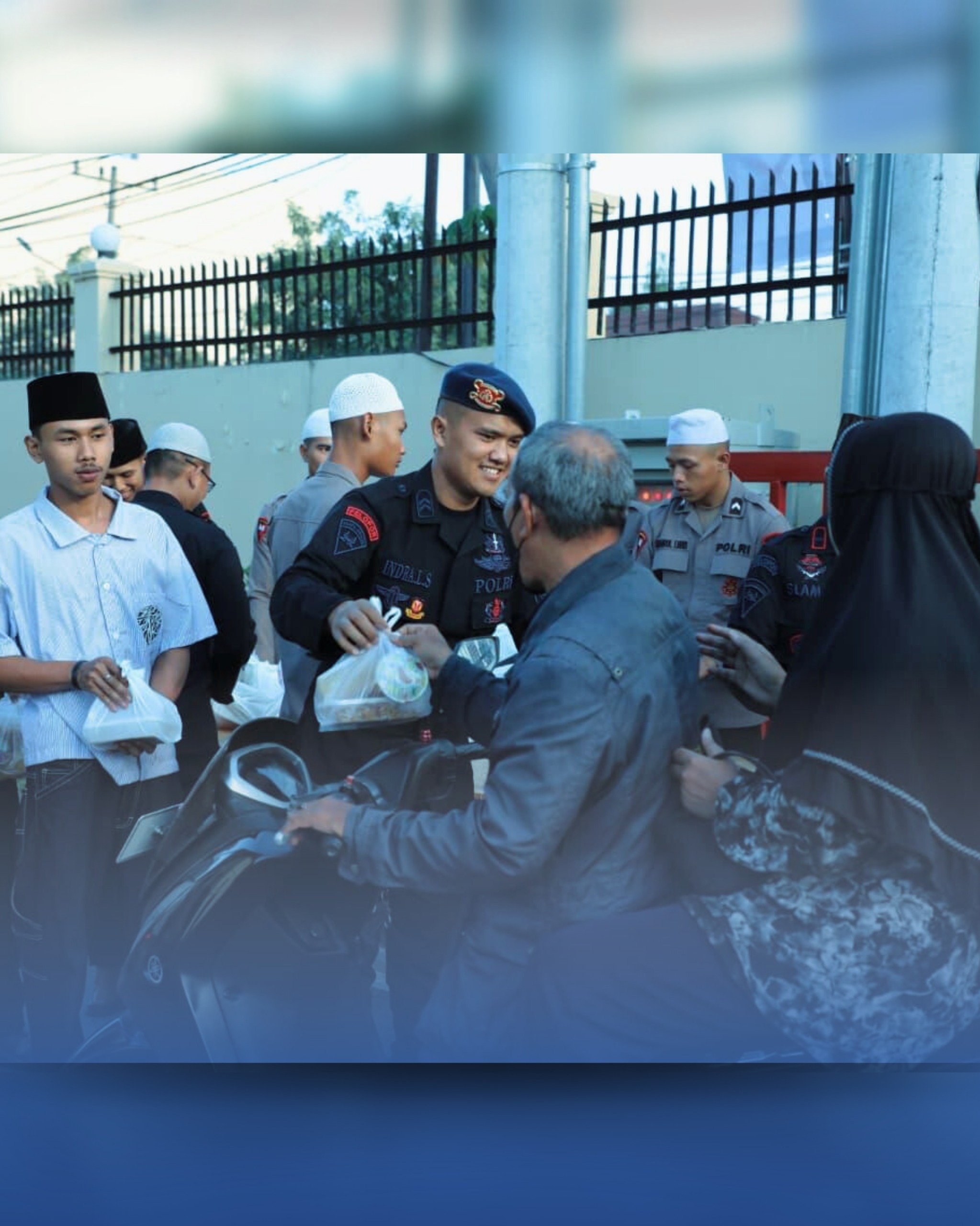 Brimob Sumut Berbagi Berkah Ramadhan, 200 Takjil Dibagikan untuk Pengendara di Sekitar Mako KE Lumi