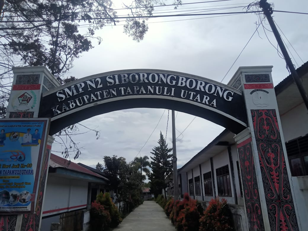 Dana BOS Rp425 Juta di SMP Negeri 2 Siborongborong Disorot, Kepala Sekolah Rohyeca Siahaan Bungkam Saat Dikonfirmasi