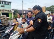 Ormas GMPAR Bagikan 500 Kotak Makanan dan 200 Takjil di Depan Kantor Kecamatan Jatibarang