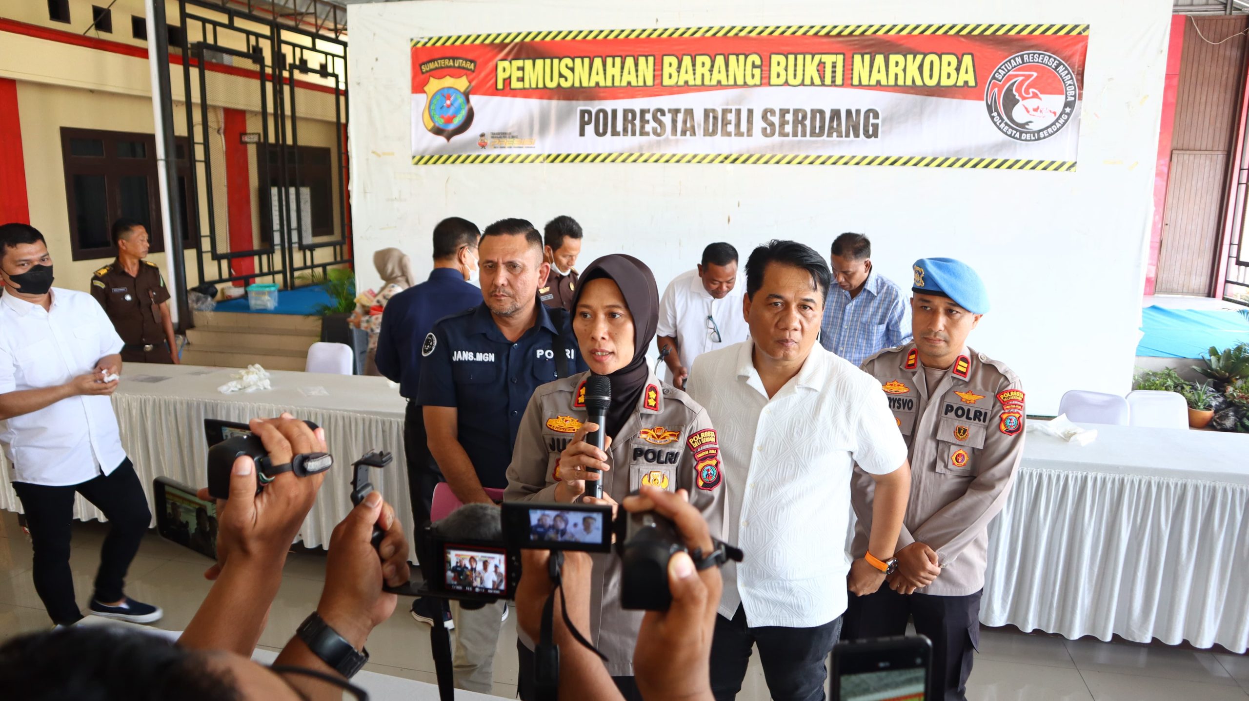 Polresta Deli Serdang Musnahkan Barang Bukti Narkoba Senilai Tujuh Miliar Rupiah Polresta Deli Serdang Musnahkan Barang Bukti Narkoba Senilai Tujuh Miliar Rupiah