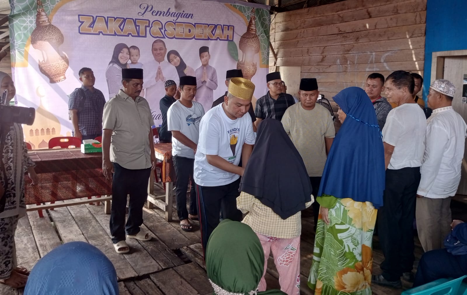 Wujud Kepedulian Sosial, 500 Warga Terima Zakat dari Keluarga Bakhtiar Ahmad Sibarani
