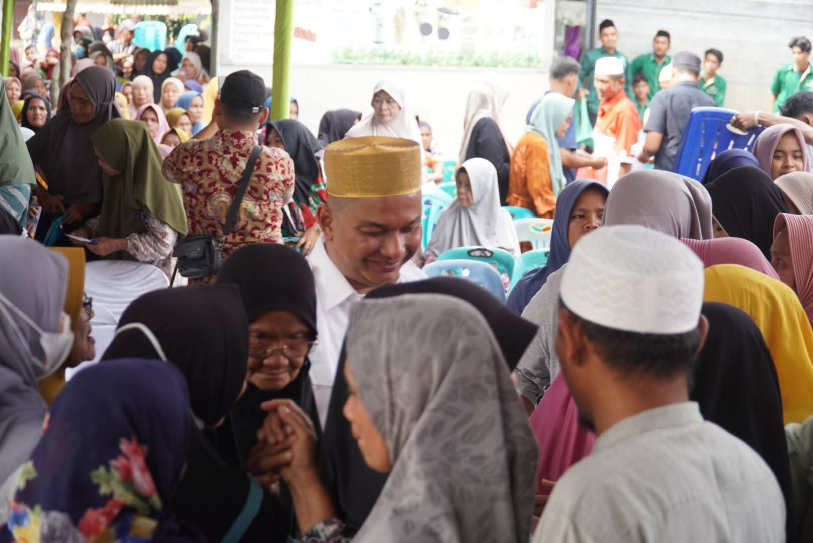 Bakhtiar Ahmad Sibarani Bagikan Zakat untuk 1.700 Warga Barus, Wujud Kepedulian di Bulan Berkah