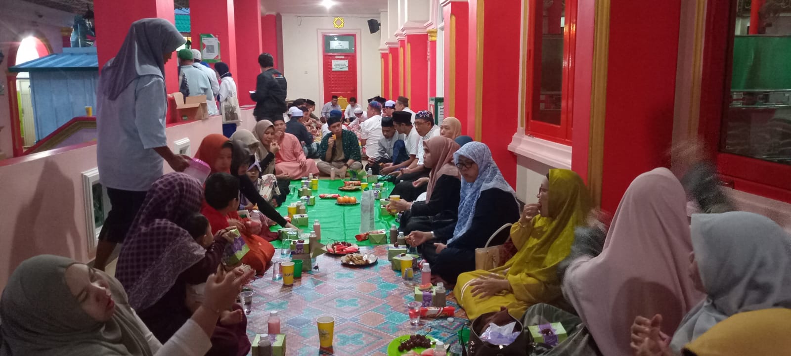 Diawali Kumandang Adzan Maghrib, DPW PITI Sumsel Bangkit Buka Puasa Bersama Pengurus Masjid Cheng Hoo