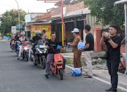 KJB Indramayu Berbagi 500 Takjil, Camat dan Kapolsek Balongan Ikut Turun ke Jalan