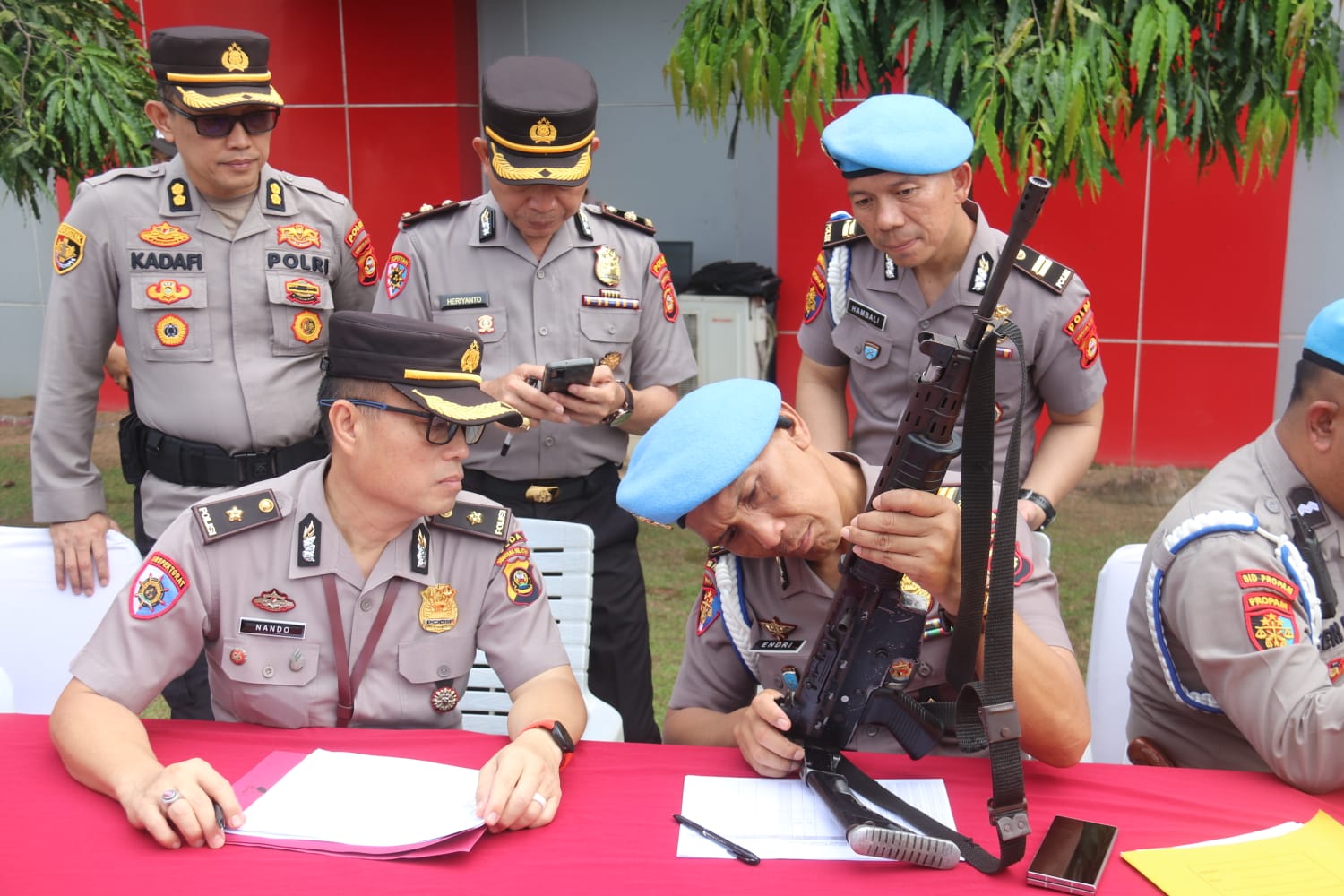 Disiplin Diperketat, Kapolda Sumsel Periksa Senpi Personel