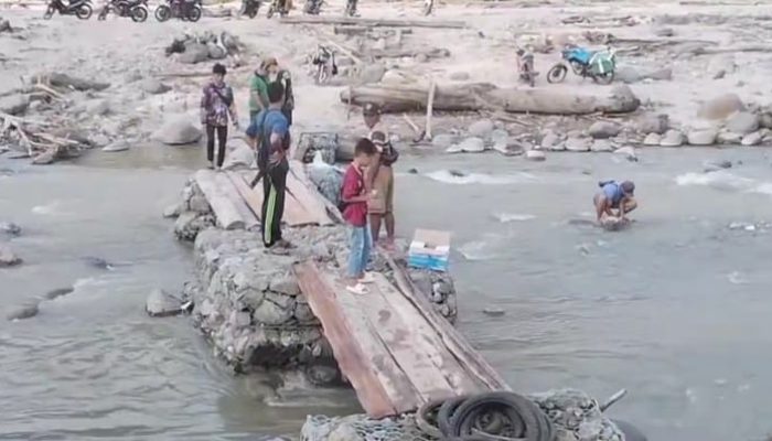Jembatan Rusak Dibiarkan, Warga Si Bio-Bio Sentil Bupati: Jago Seremonial, Janji Palsu dan Pencitraan