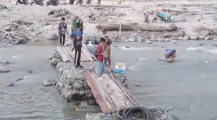 Jembatan Rusak Dibiarkan, Warga Si Bio-Bio Sentil Bupati: Jago Seremonial, Janji Palsu dan Pencitraan