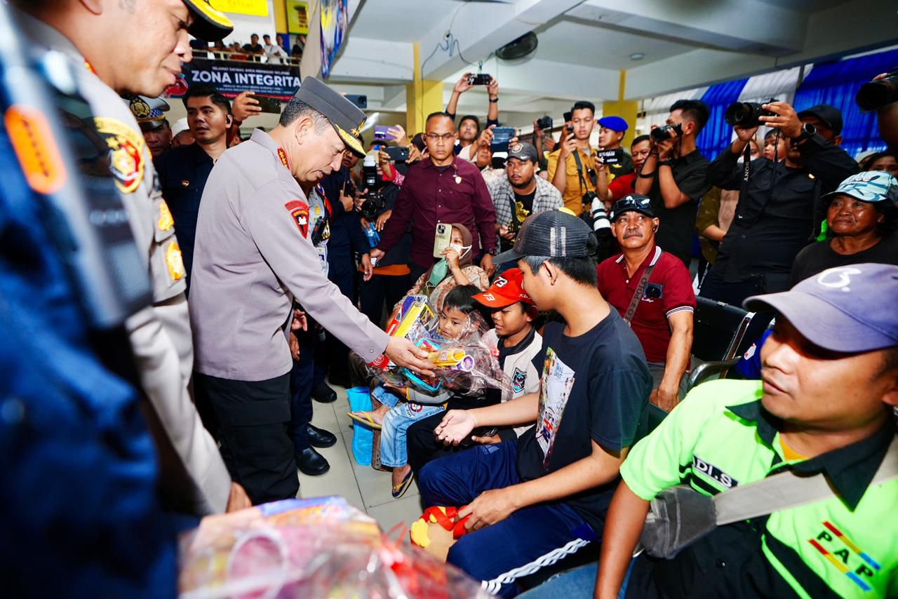 Kepedulian Kapolri ke Masyarakat, Titip Amanah ke Supir Bus Demi Keselamatan Pemudik