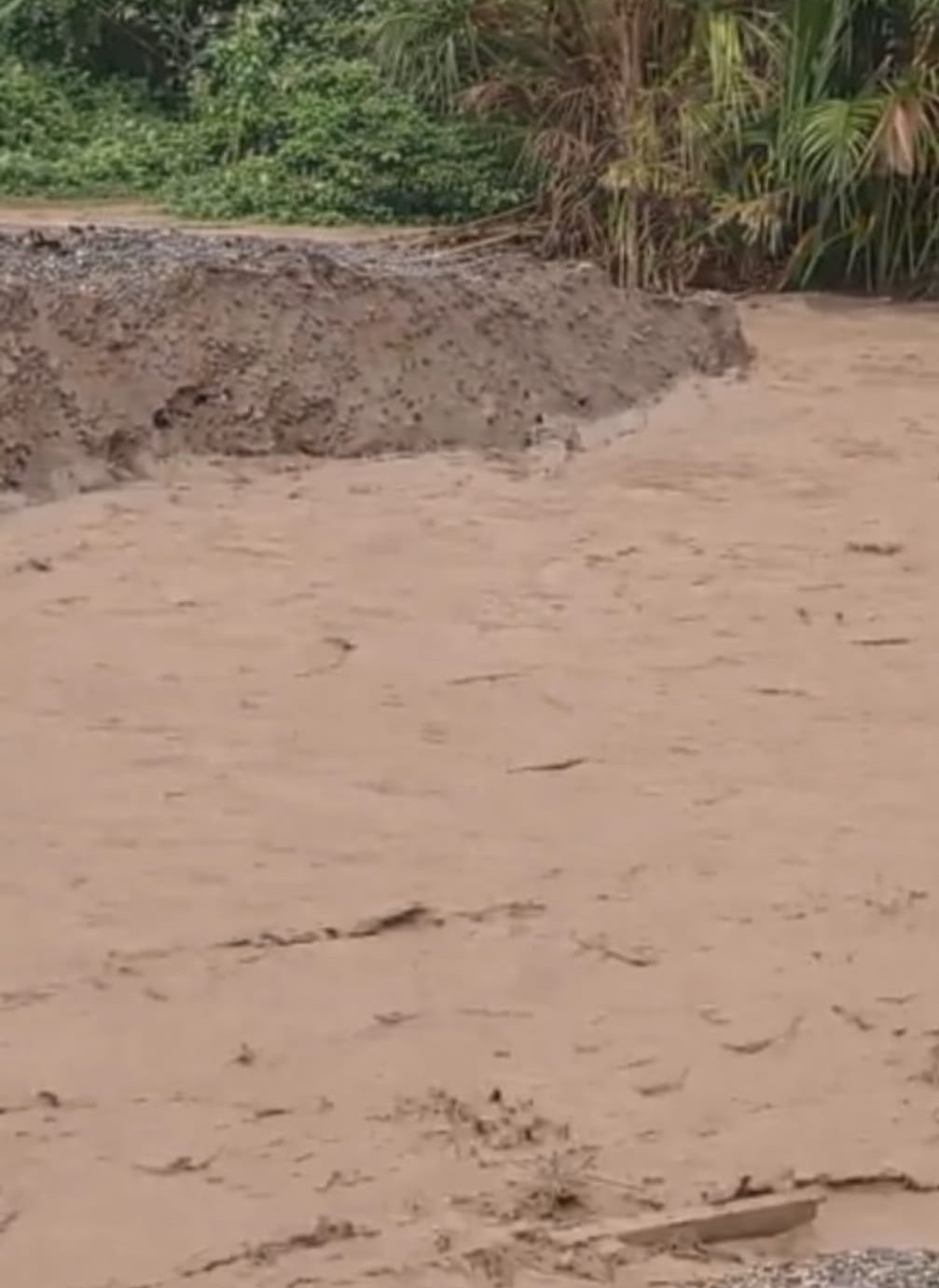 Bendungan Diduga Tak Kuat Tahan Banjir, Warga Tapanuli Tengah Kecewa
