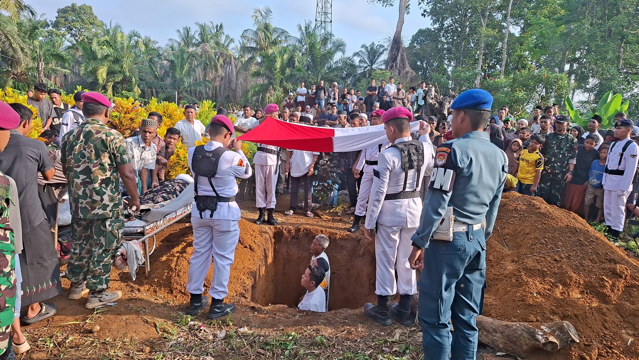 Gugur Dalam Penugasan, Dua Prajurit Marinir TNI AL Dimakamkan Secara Militer